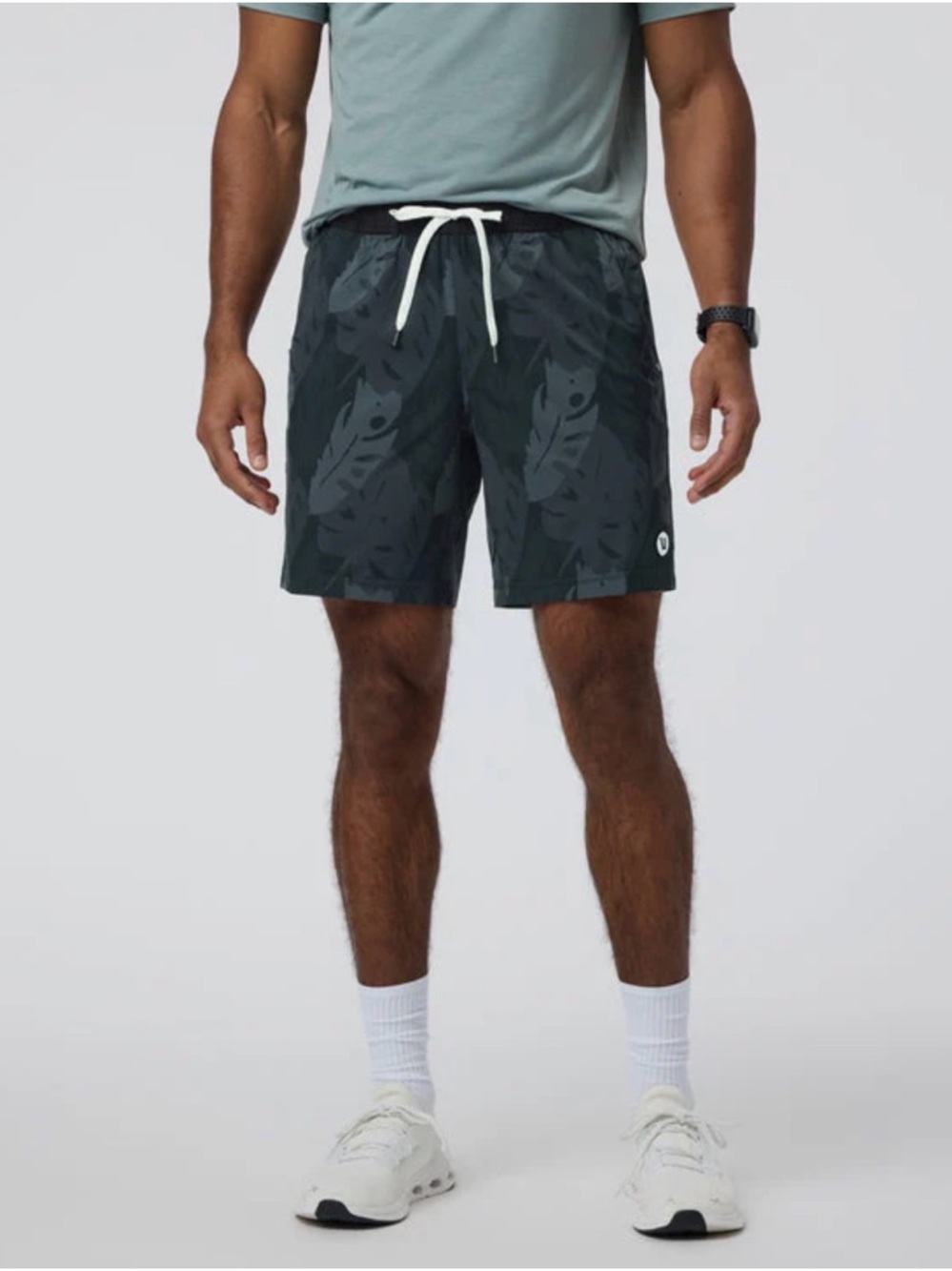 Vuori Kore Shorts *lined Black Leaves